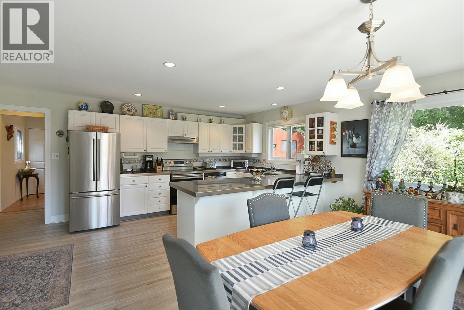 4906 Sinclair Bay Road, Garden Bay, British Columbia  V0N 1S1 - Photo 8 - R3115244