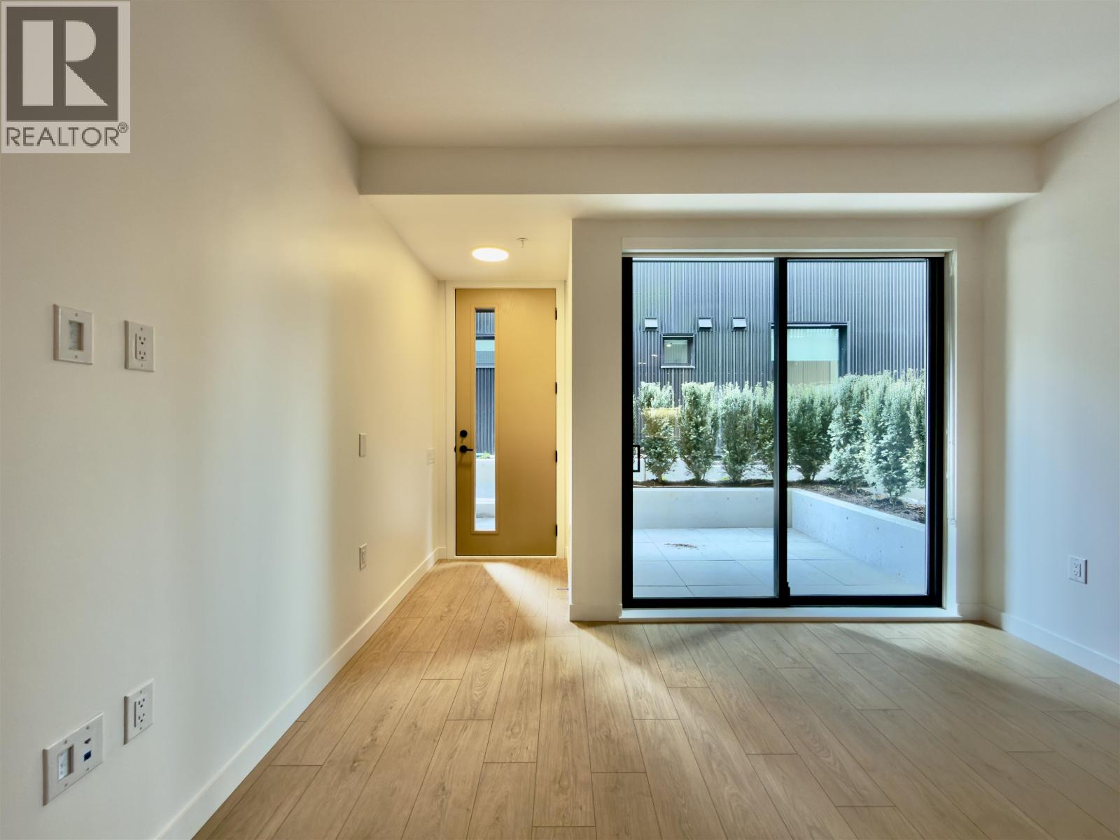 101 2810 Nanaimo Street, Vancouver, British Columbia  V5N 0E3 - Photo 2 - R3115274