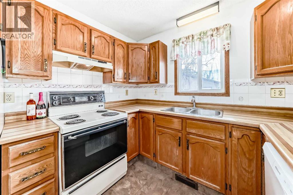 1837 Meadowbrook Drive SE, Airdrie, Alberta  T4A 1V5 - Photo 10 - A2287190