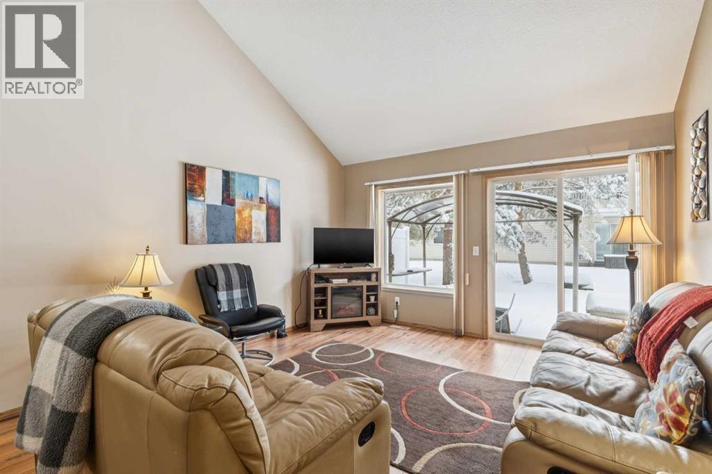 53 Somervale Point SW, Calgary, Alberta  T2Y 3K4 - Photo 2 - A2298636