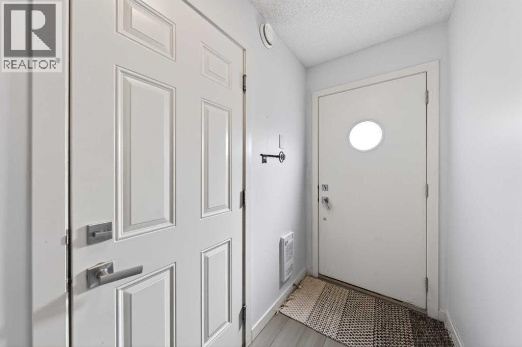 8 Walden Walk Se, Calgary, Alberta  T2X 0Y4 - Photo 5 - A2304343