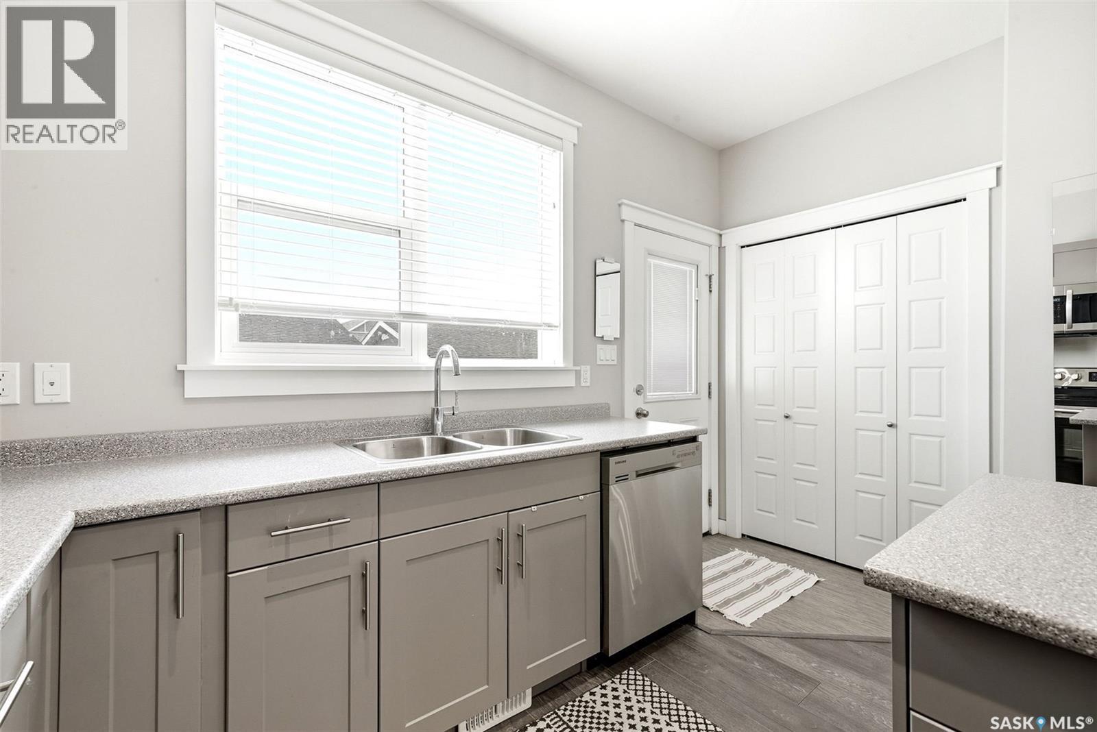 4371 James Hill Road, Regina, Saskatchewan  S4W 0L4 - Photo 9 - SK033774