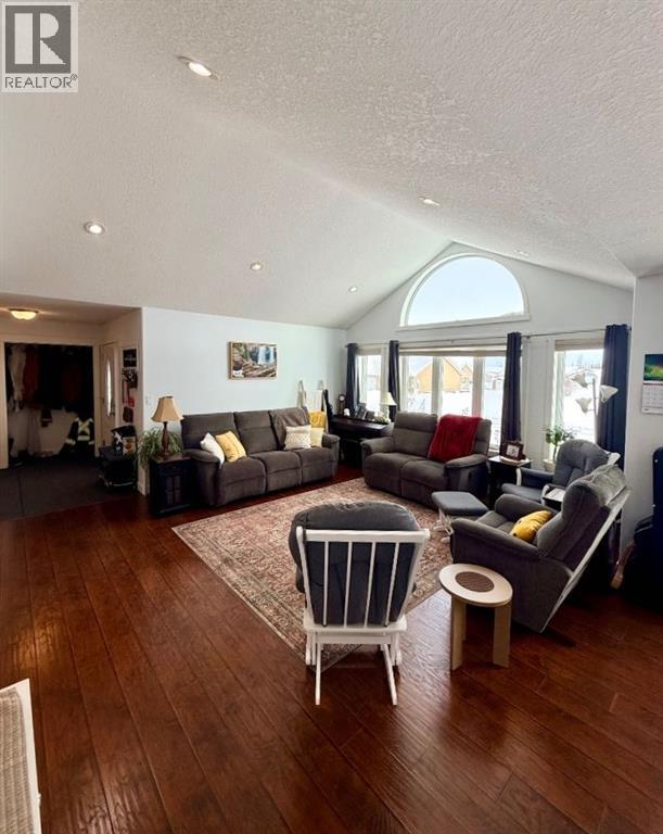 9926 110 Street, La Crete, Alberta  T0H 2H0 - Photo 12 - A2291529