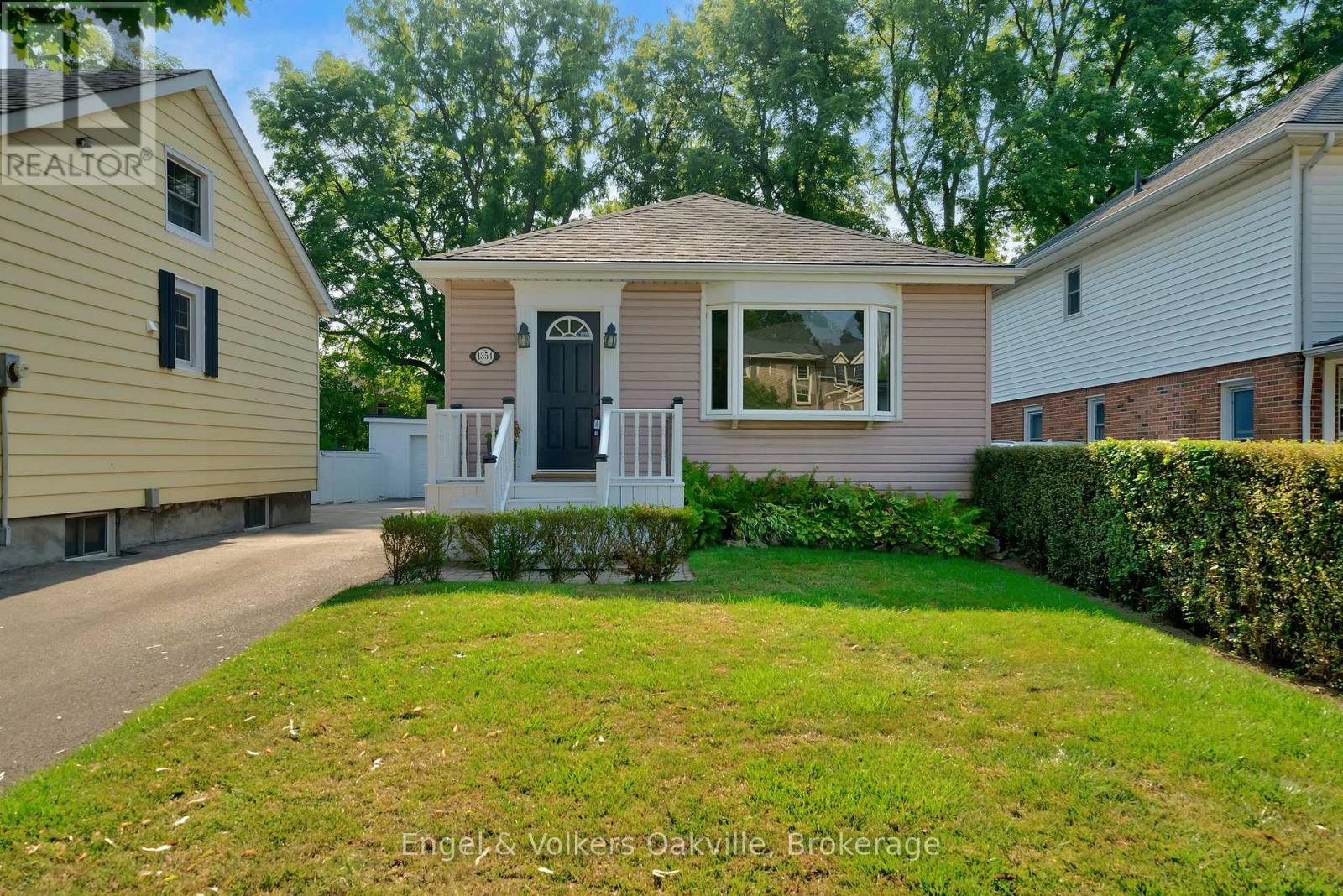 1354 ONTARIO STREET, Burlington, Ontario