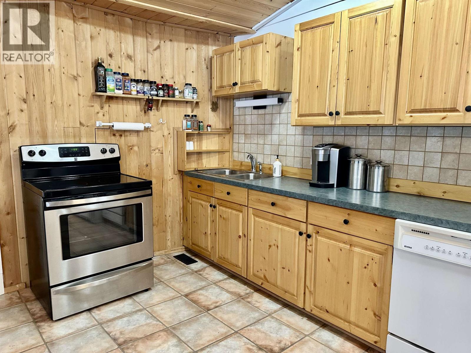 772 S Green Lake Road, 70 Mile House, British Columbia  V0K 2K2 - Photo 9 - R3075196