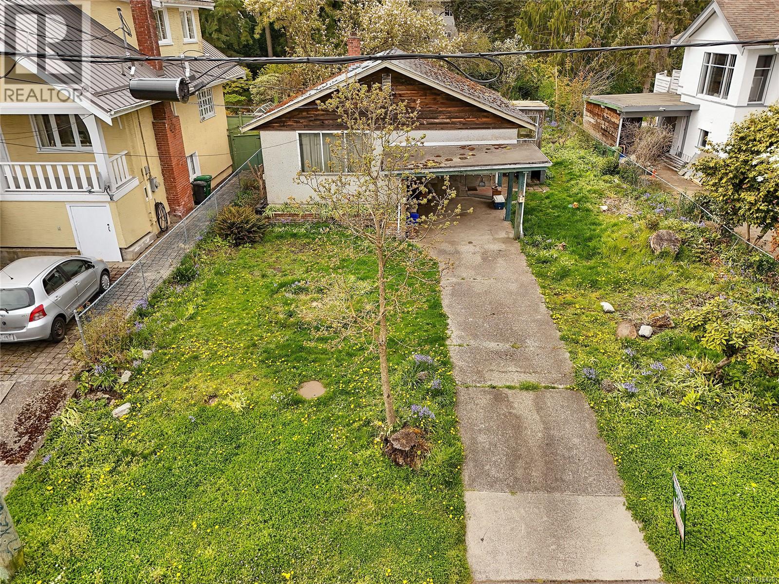 2728 Avebury Ave, Victoria, British Columbia  V8R 3W4 - Photo 3 - 1032420