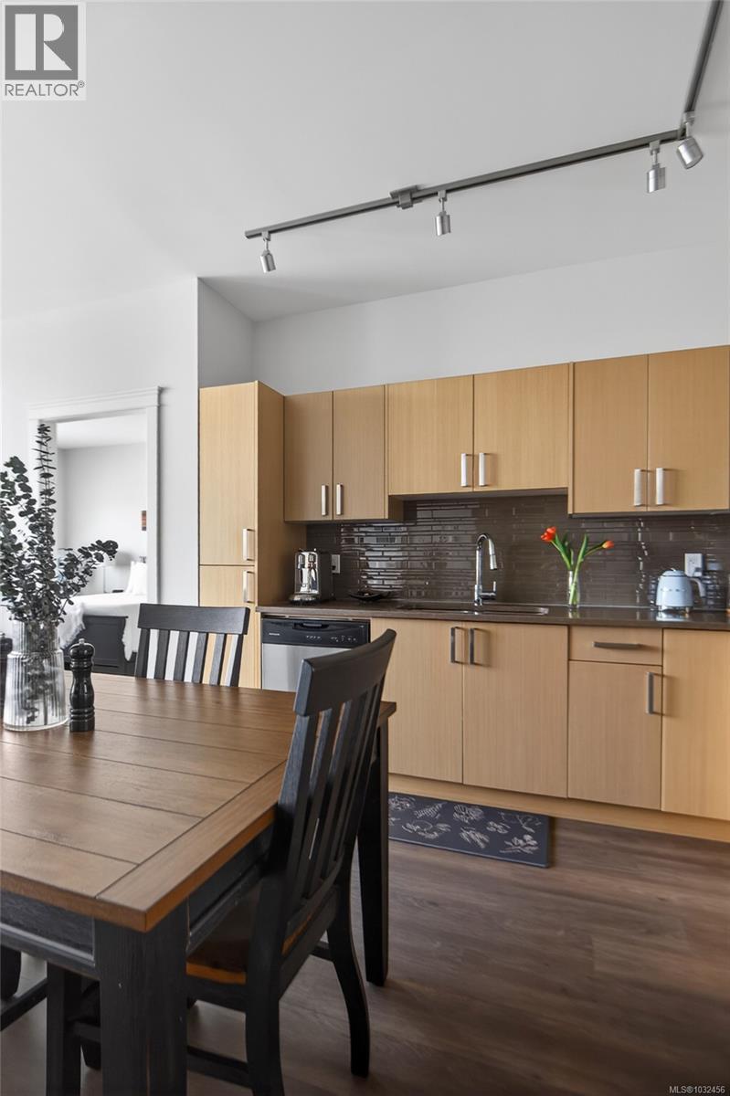 410 1900 Watkiss Way, View Royal, British Columbia  V9B 0S8 - Photo 9 - 1032456