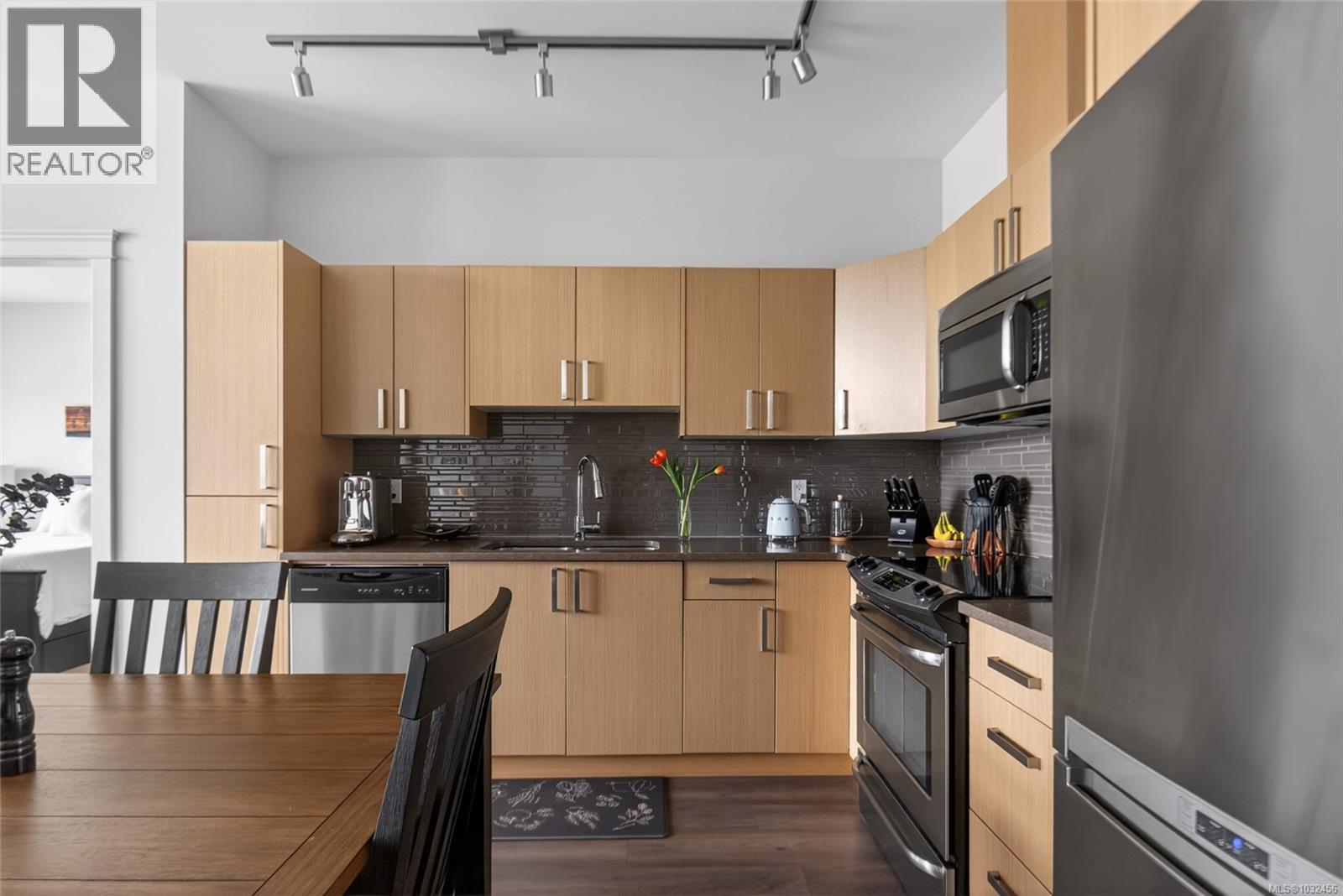 410 1900 Watkiss Way, View Royal, British Columbia  V9B 0S8 - Photo 8 - 1032456