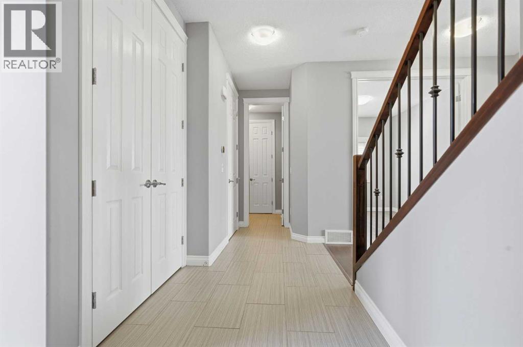 196 Evansborough Way NW, Calgary, Alberta  T3P 0N9 - Photo 4 - A2299720