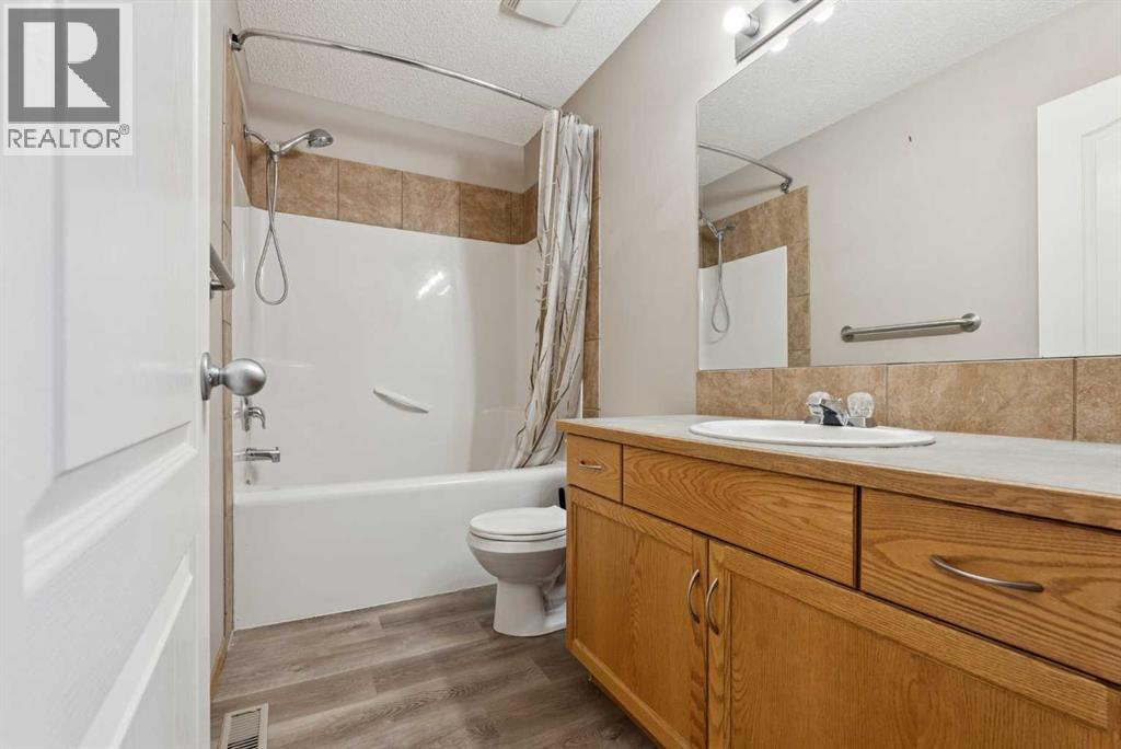 111 Luxstone Crescent SW, Airdrie, Alberta  T4B 2W8 - Photo 20 - A2301491