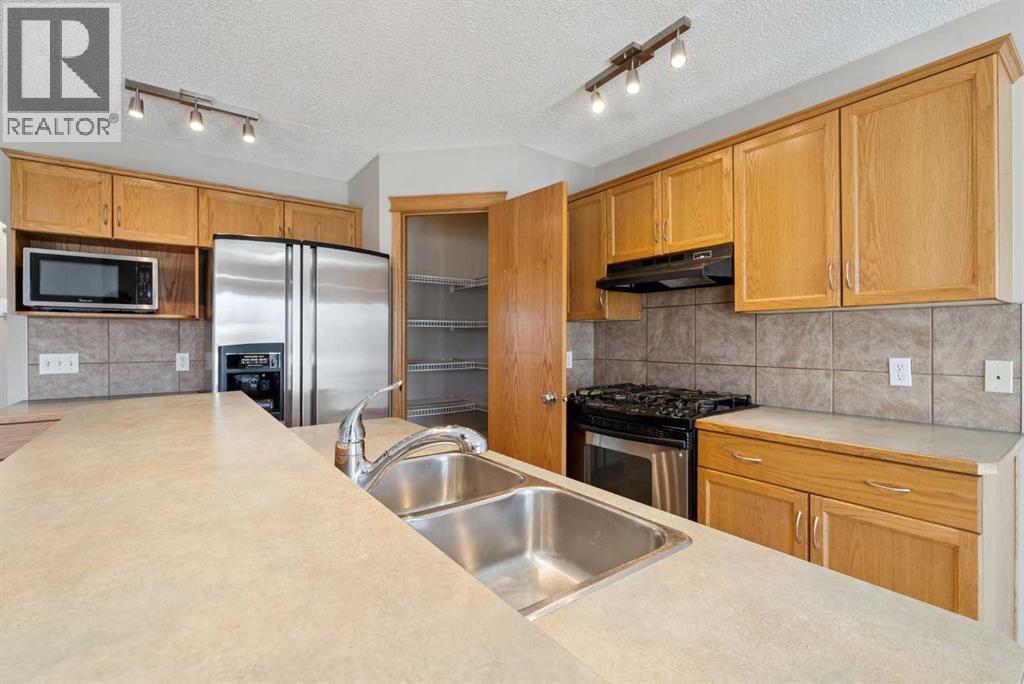 111 Luxstone Crescent SW, Airdrie, Alberta  T4B 2W8 - Photo 12 - A2301491