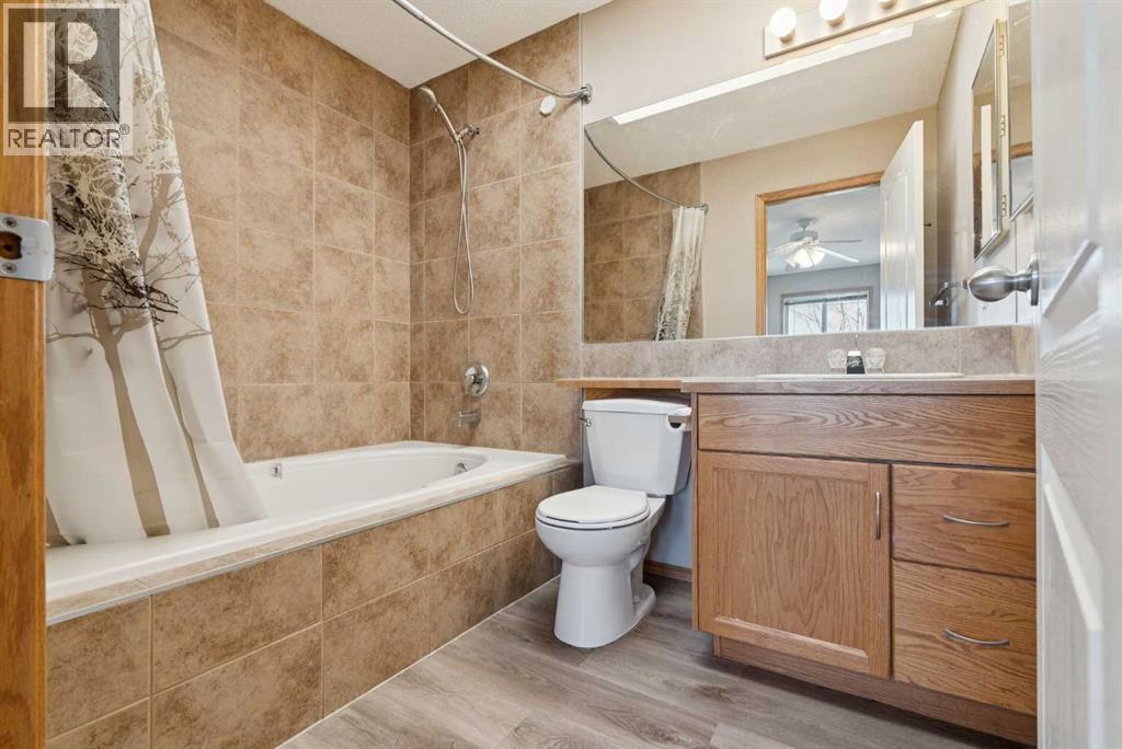 111 Luxstone Crescent SW, Airdrie, Alberta  T4B 2W8 - Photo 18 - A2301491