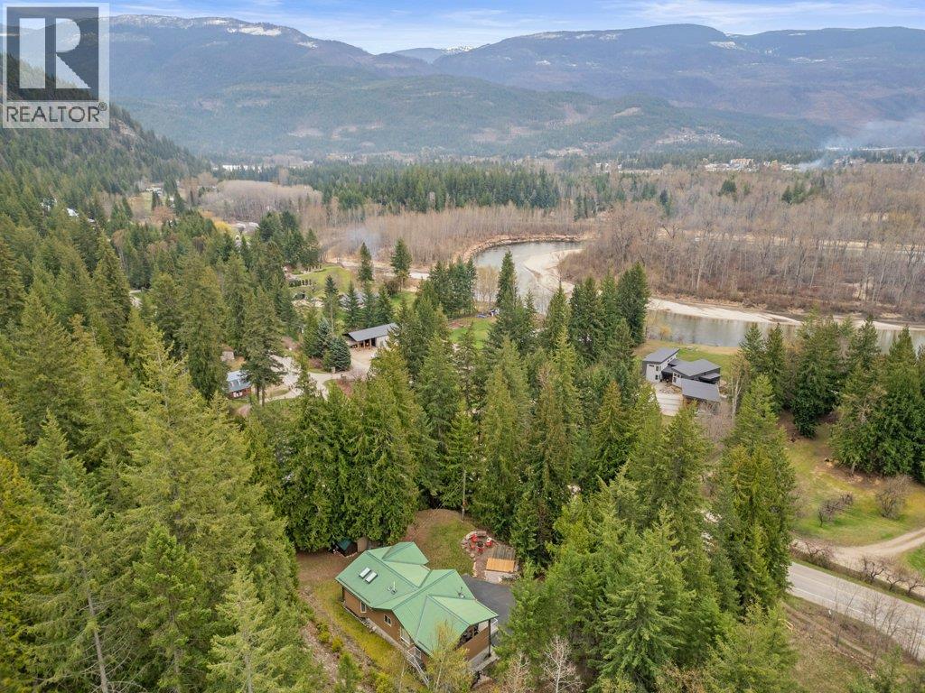 12 Old Town Road, Sicamous, British Columbia
