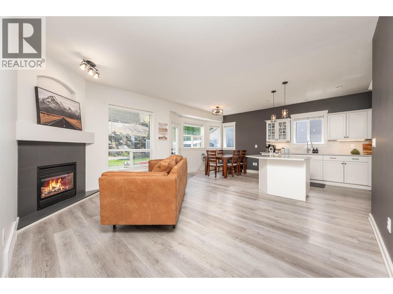 991 Mt Begbie Drive, Vernon, British Columbia  V1B 2Z5 - Photo 7 - 10383161