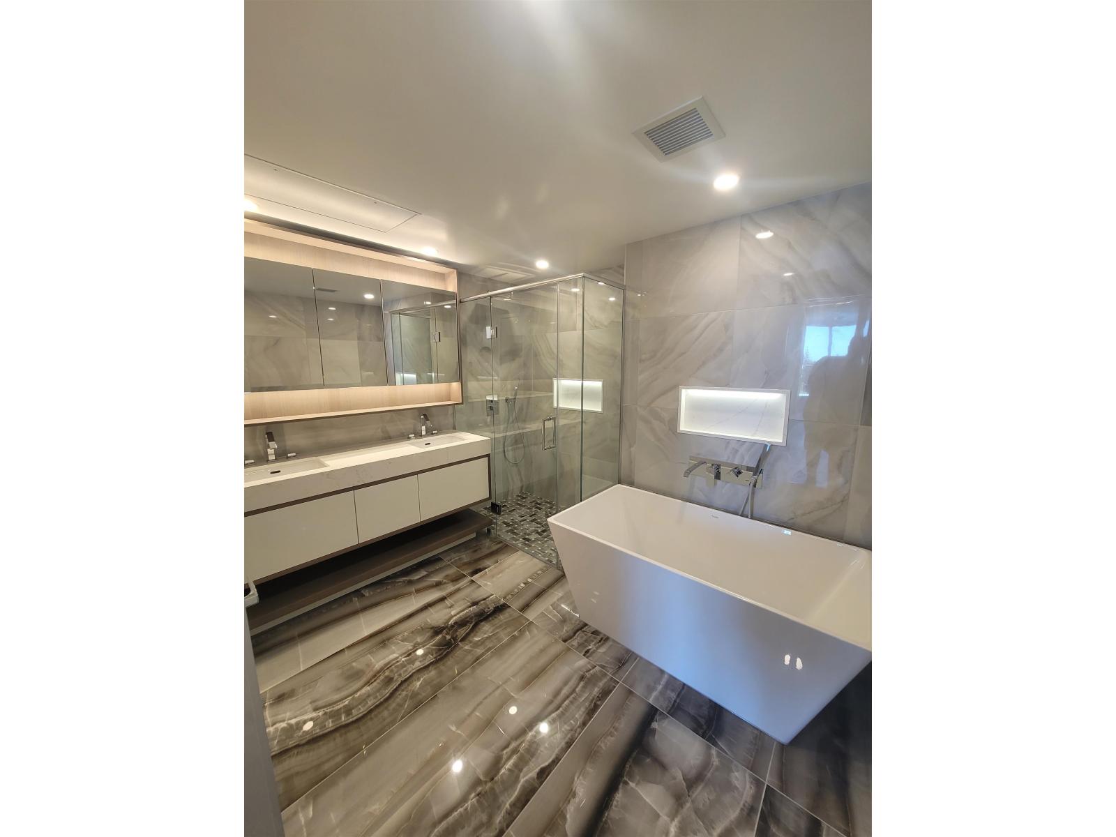 417 1342 Johnston Road, White Rock, British Columbia  V4B 0C7 - Photo 9 - R3115335