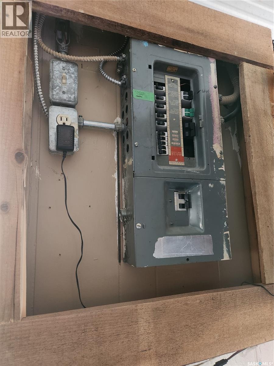 421 4th Street, Chaplin, Saskatchewan  S0H 0V0 - Photo 32 - SK028646