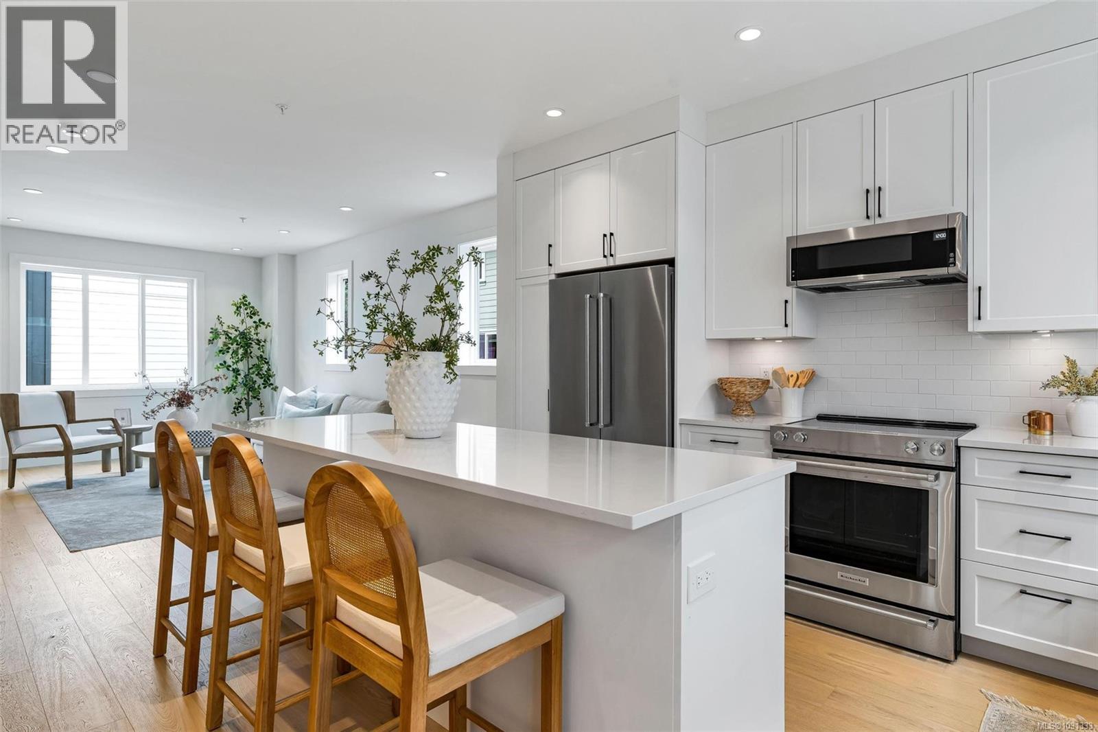 4 10145 Fifth St, Sidney, British Columbia  V8L 2X8 - Photo 2 - 1031333