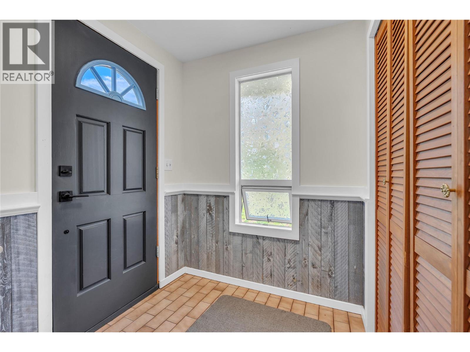 4609 6th Avenue, Okanagan Falls, British Columbia  V0H 1R5 - Photo 3 - 10384718