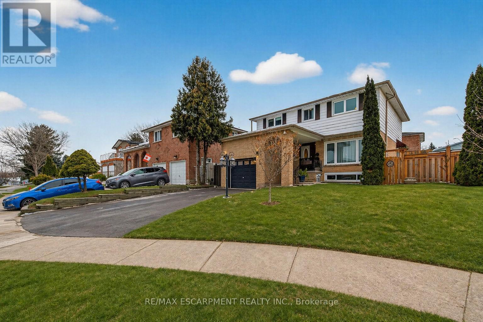 31 Maynard Street, Hamilton, Ontario  L9B 1R9 - Photo 4 - X12973816