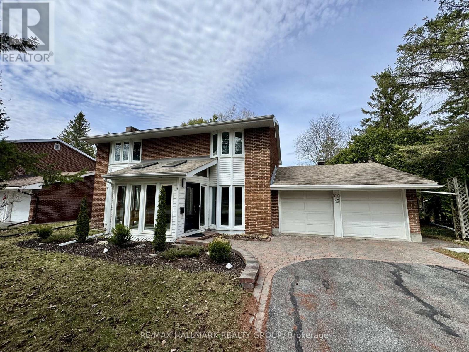 19 KINGSFORD CRESCENT, Ottawa, Ontario