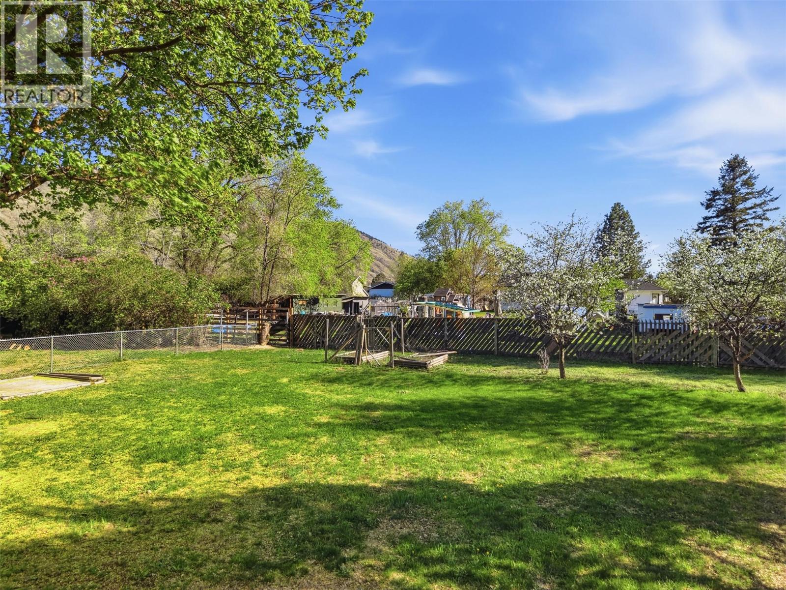 3170/3172 Wawn Crescent, Kamloops, British Columbia  V2B 7J6 - Photo 27 - 10384243