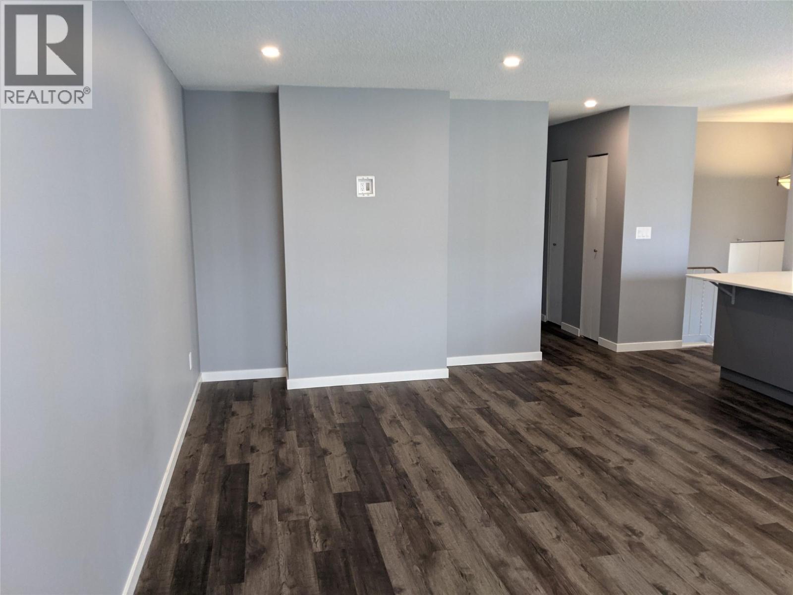 3170/3172 Wawn Crescent, Kamloops, British Columbia  V2B 7J6 - Photo 8 - 10384243