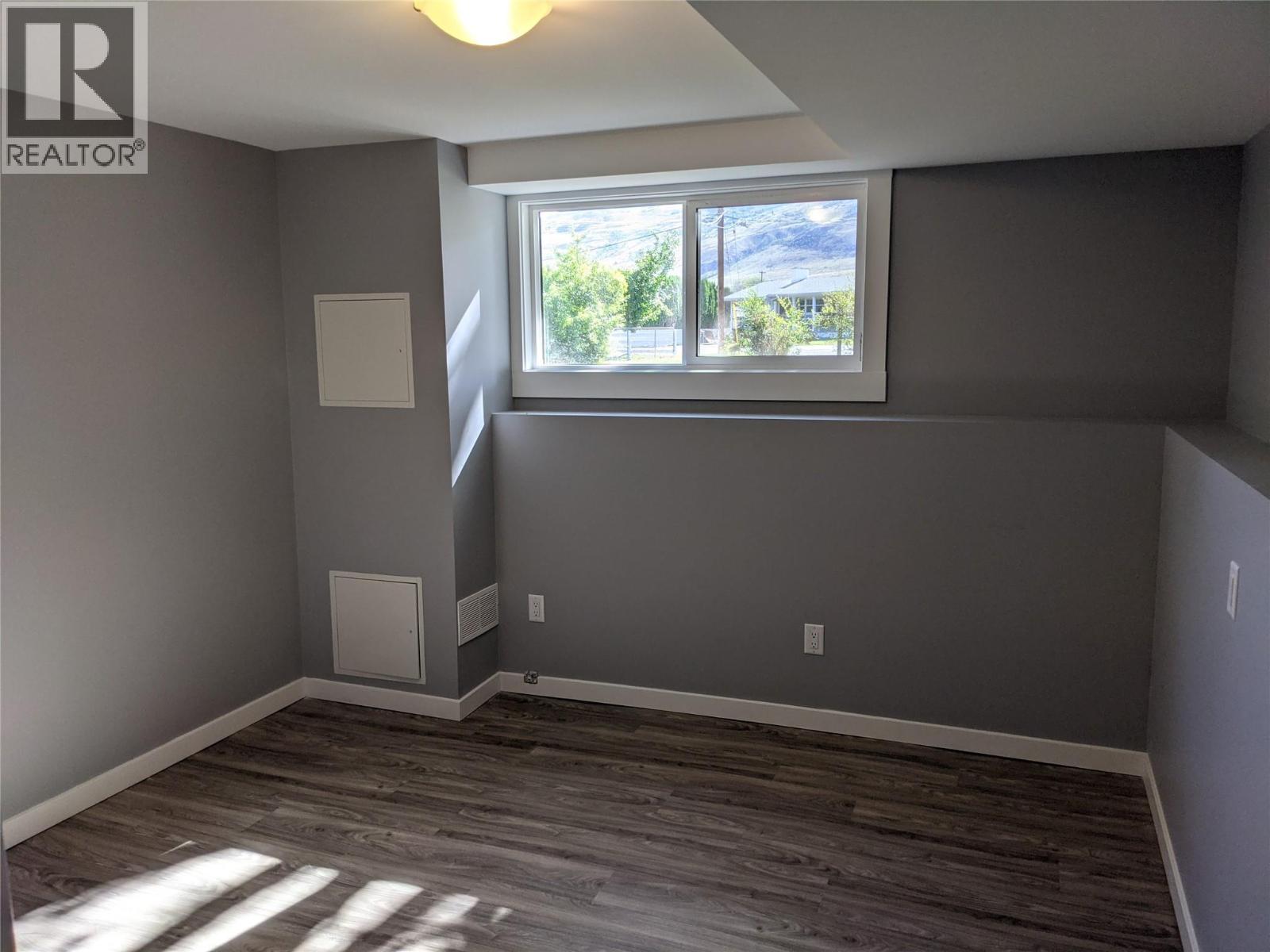 3170/3172 Wawn Crescent, Kamloops, British Columbia  V2B 7J6 - Photo 9 - 10384243