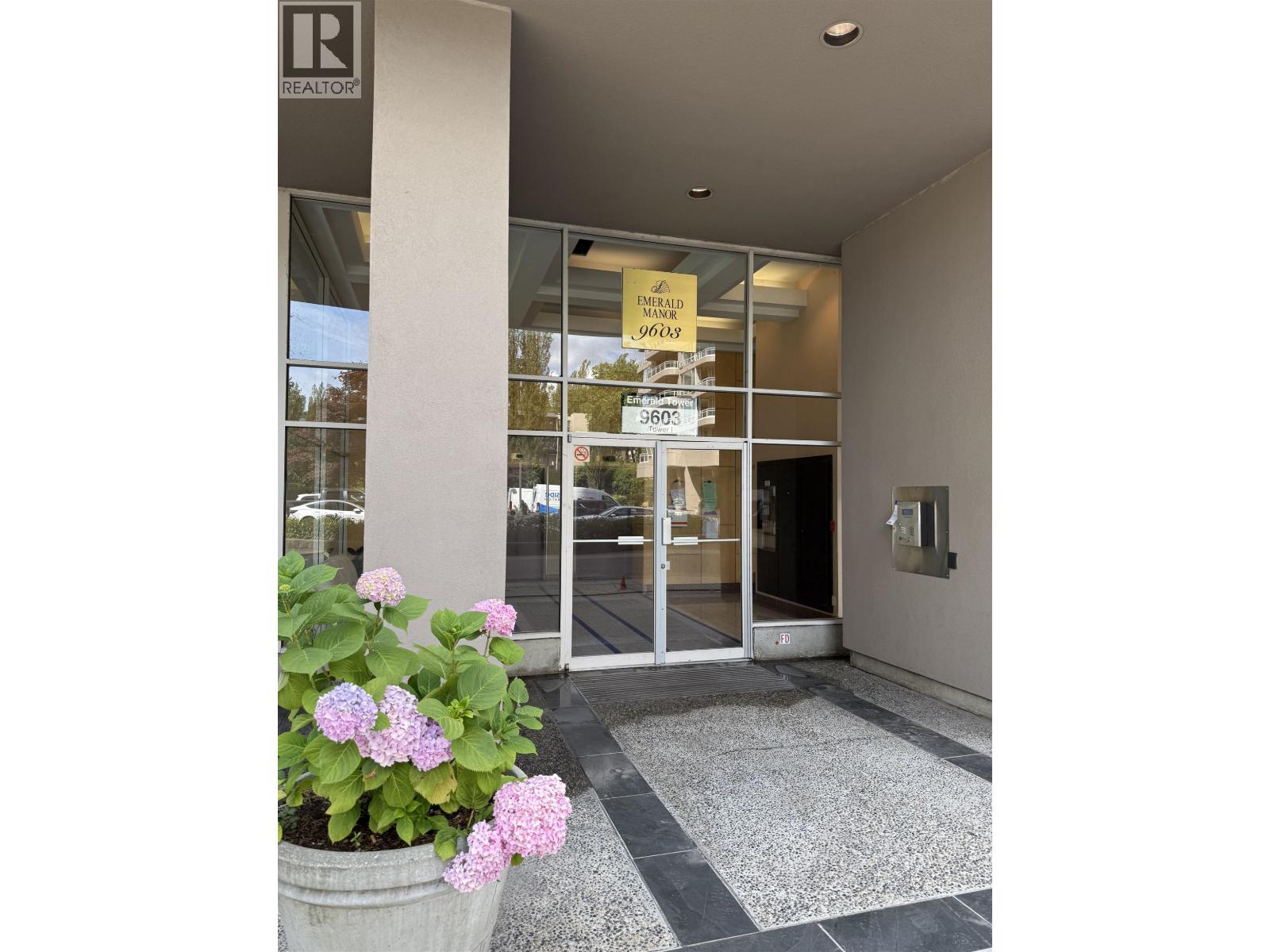 505 9603 Manchester Drive, Burnaby, British Columbia  V3N 4Y7 - Photo 2 - R3115291