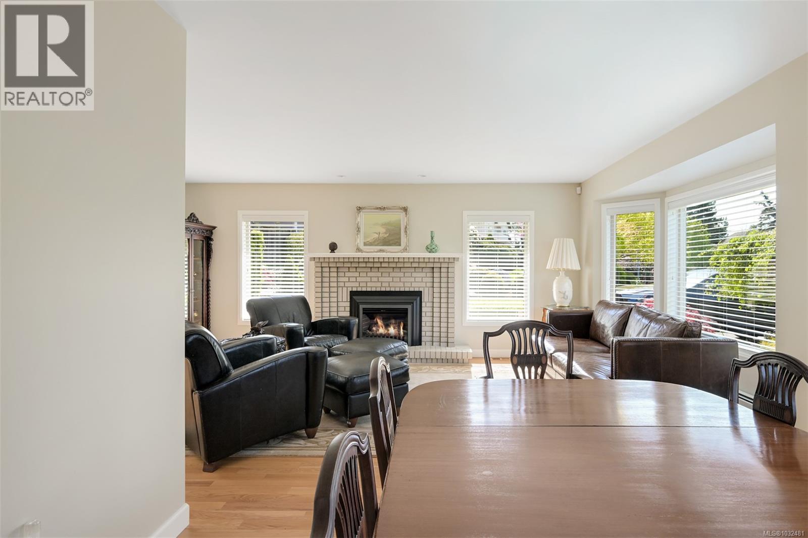 2770 Arbutus Rd, Saanich, British Columbia  V8N 5X4 - Photo 11 - 1032481