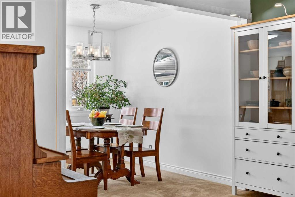 33 Warwick Drive SW, Calgary, Alberta  T3C 2R5 - Photo 11 - A2297421