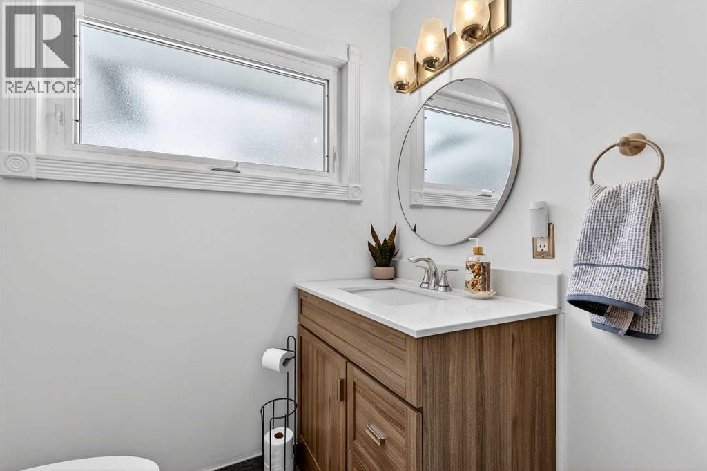 33 Warwick Drive SW, Calgary, Alberta  T3C 2R5 - Photo 22 - A2297421