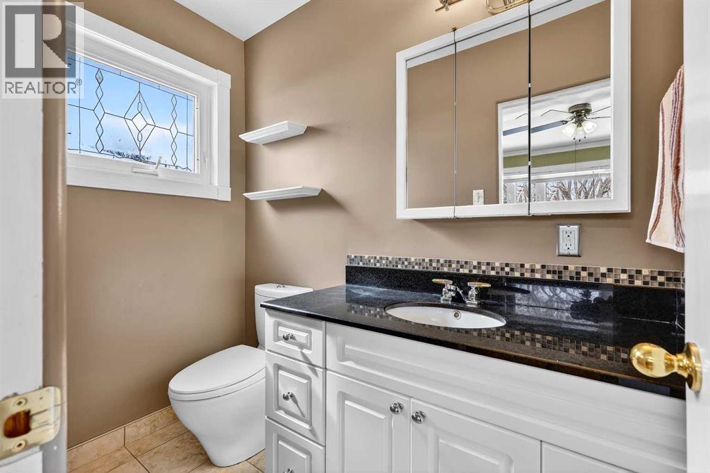 33 Warwick Drive SW, Calgary, Alberta  T3C 2R5 - Photo 27 - A2297421