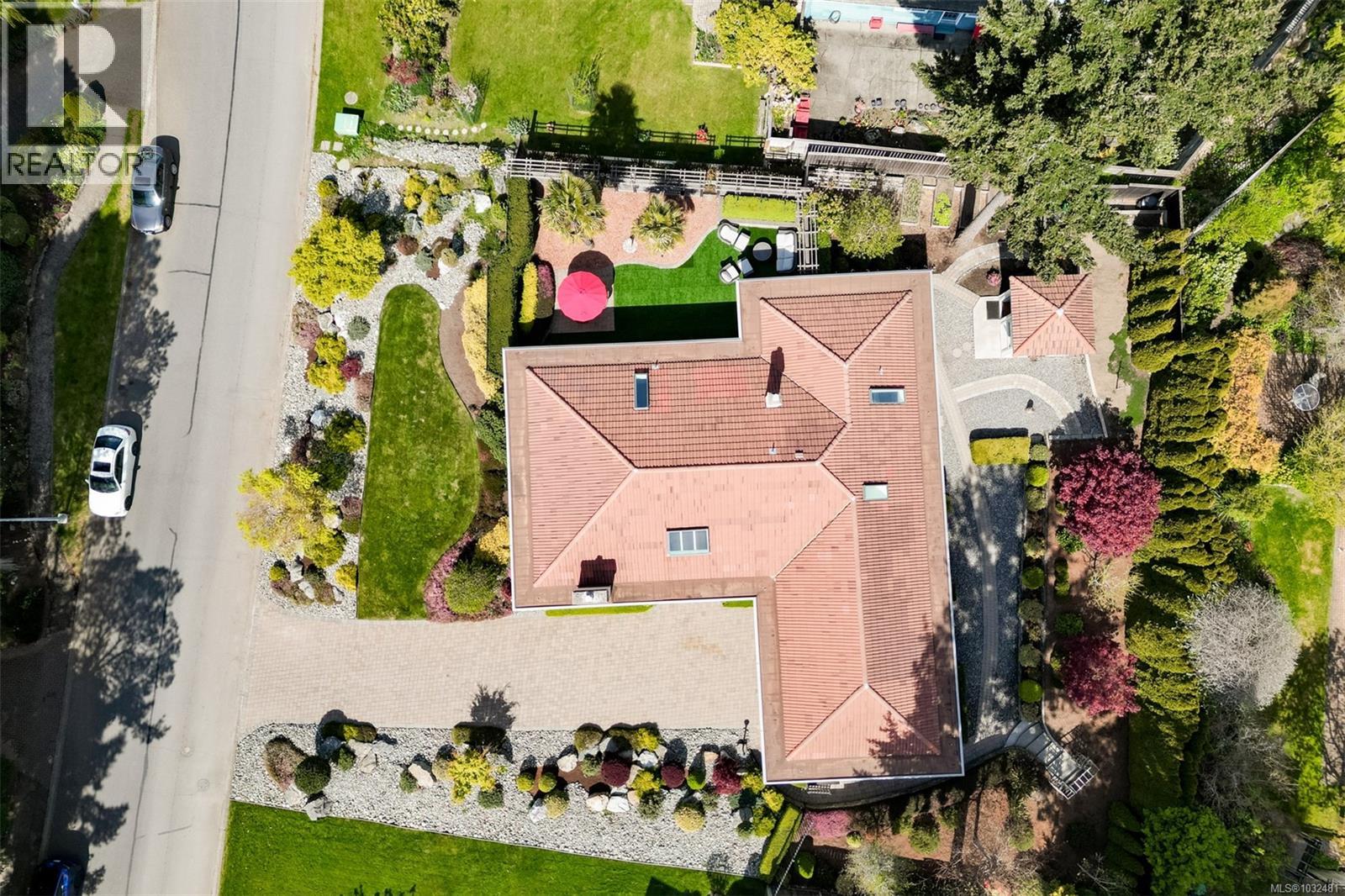 2770 Arbutus Rd, Saanich, British Columbia  V8N 5X4 - Photo 67 - 1032481