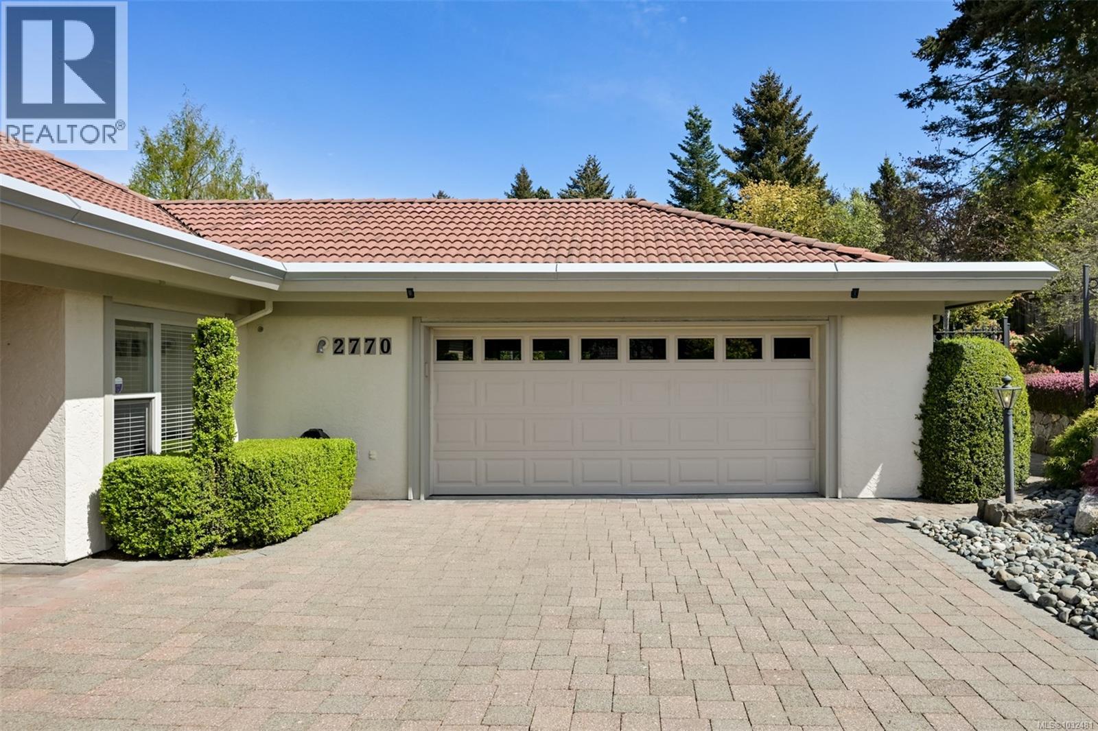 2770 Arbutus Rd, Saanich, British Columbia  V8N 5X4 - Photo 55 - 1032481