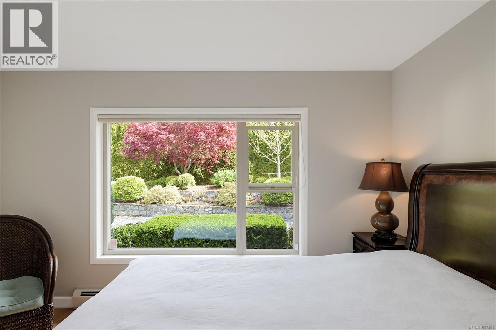 2770 Arbutus Rd, Saanich, British Columbia  V8N 5X4 - Photo 45 - 1032481