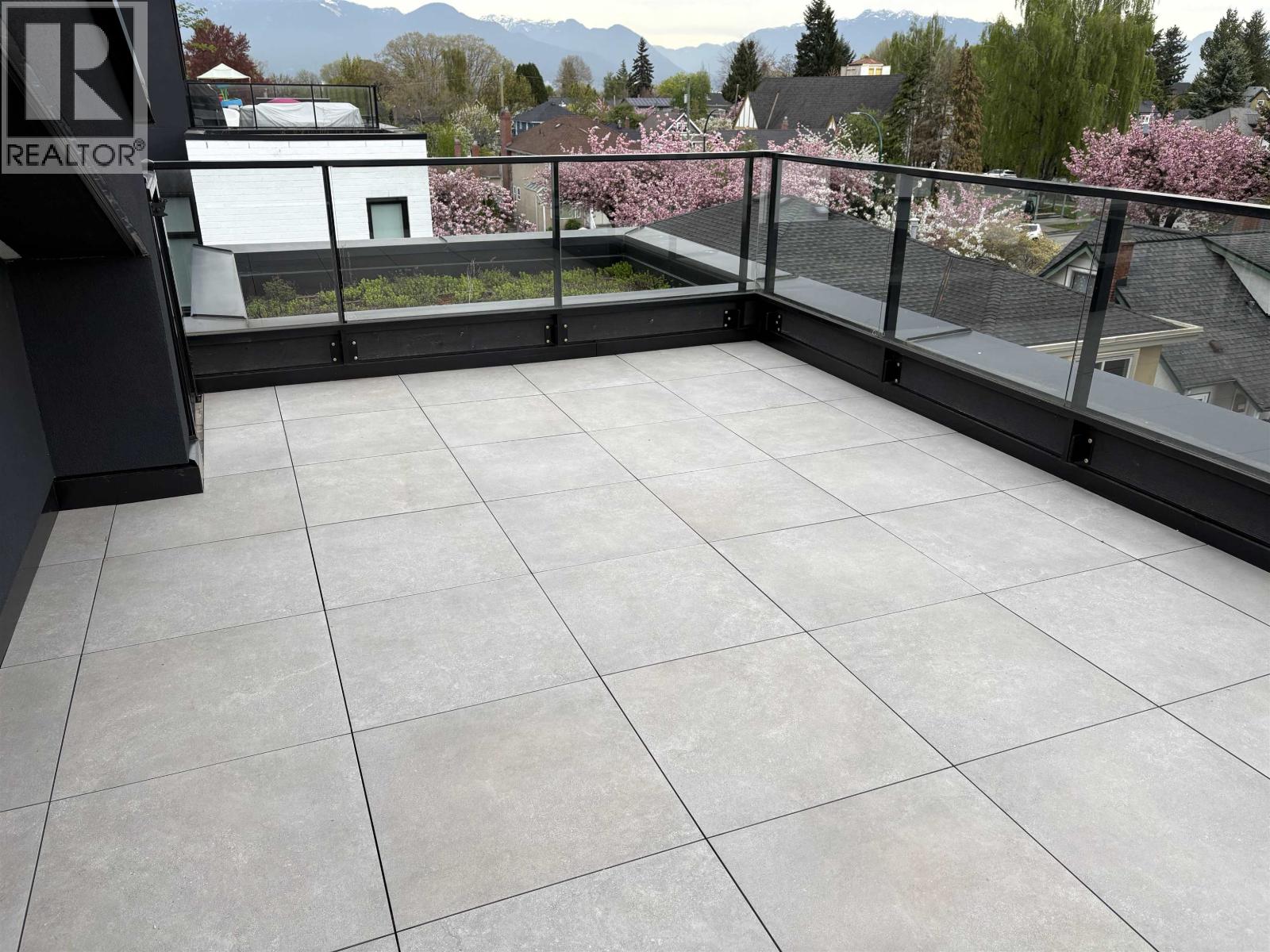 211 90 King Edward Avenue, Vancouver, British Columbia  V5Y 0N6 - Photo 1 - R3115161