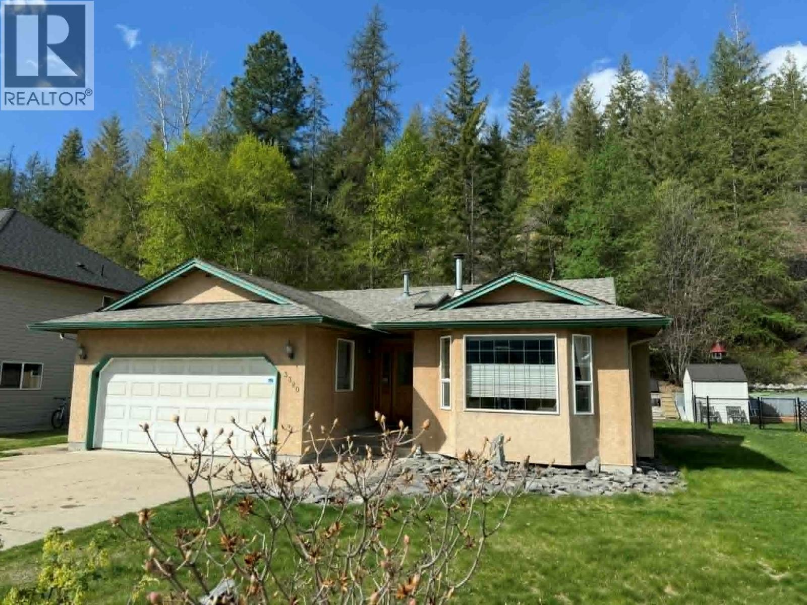 3320 14th Avenue, Castlegar, British Columbia