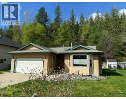 3320 14th Avenue, Castlegar, British Columbia