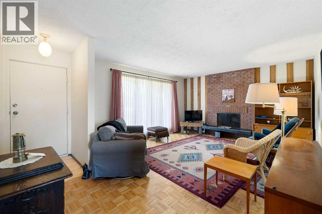 472 Cedarpark Drive SW, Calgary, Alberta  T2W 2J7 - Photo 6 - A2299627