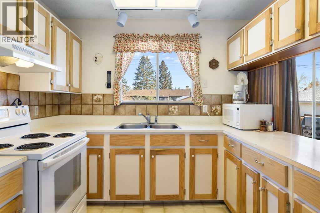 472 Cedarpark Drive SW, Calgary, Alberta  T2W 2J7 - Photo 22 - A2299627