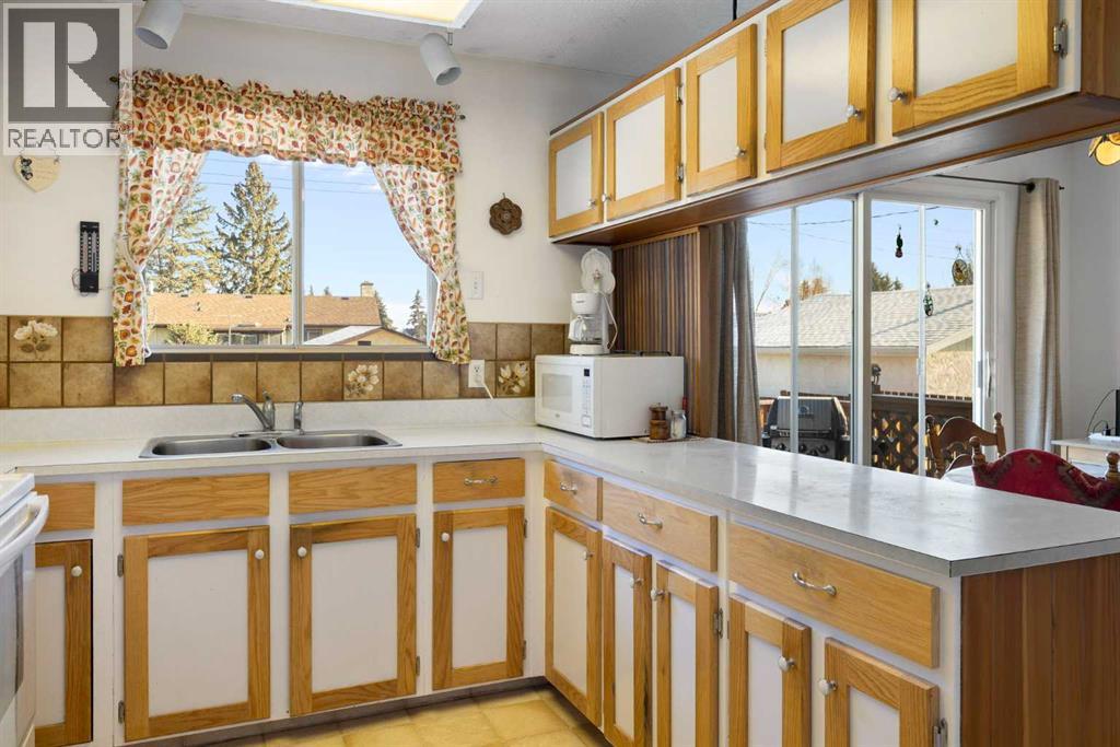 472 Cedarpark Drive SW, Calgary, Alberta  T2W 2J7 - Photo 23 - A2299627