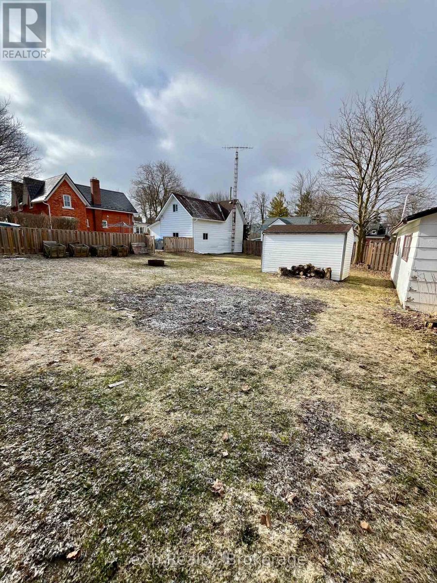 8 West Street, Perth East, Ontario  N0K 1M0 - Photo 39 - X12927276