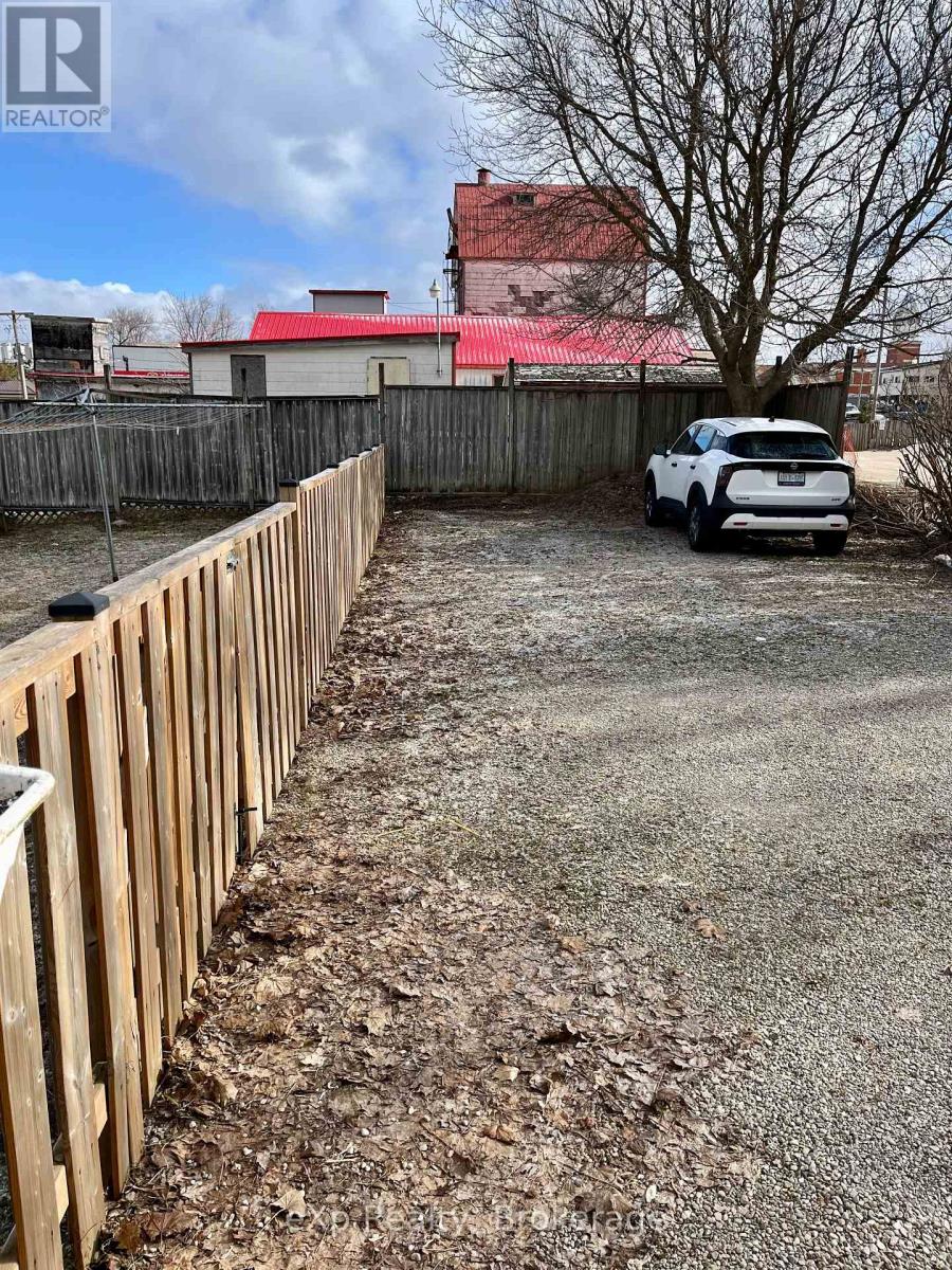 8 West Street, Perth East, Ontario  N0K 1M0 - Photo 48 - X12927276