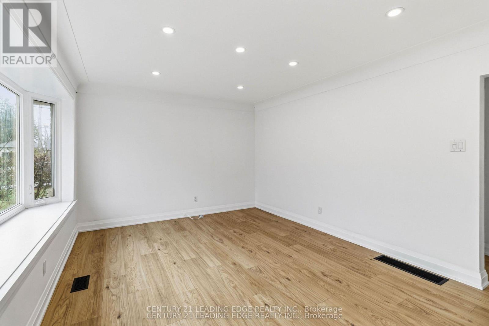 623 Wickens Avenue, Burlington, Ontario  L7T 3T1 - Photo 5 - W13038250