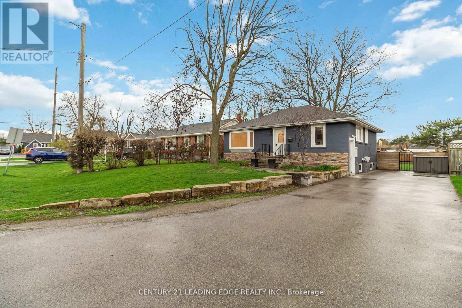 623 Wickens Avenue, Burlington, Ontario  L7T 3T1 - Photo 2 - W13038250