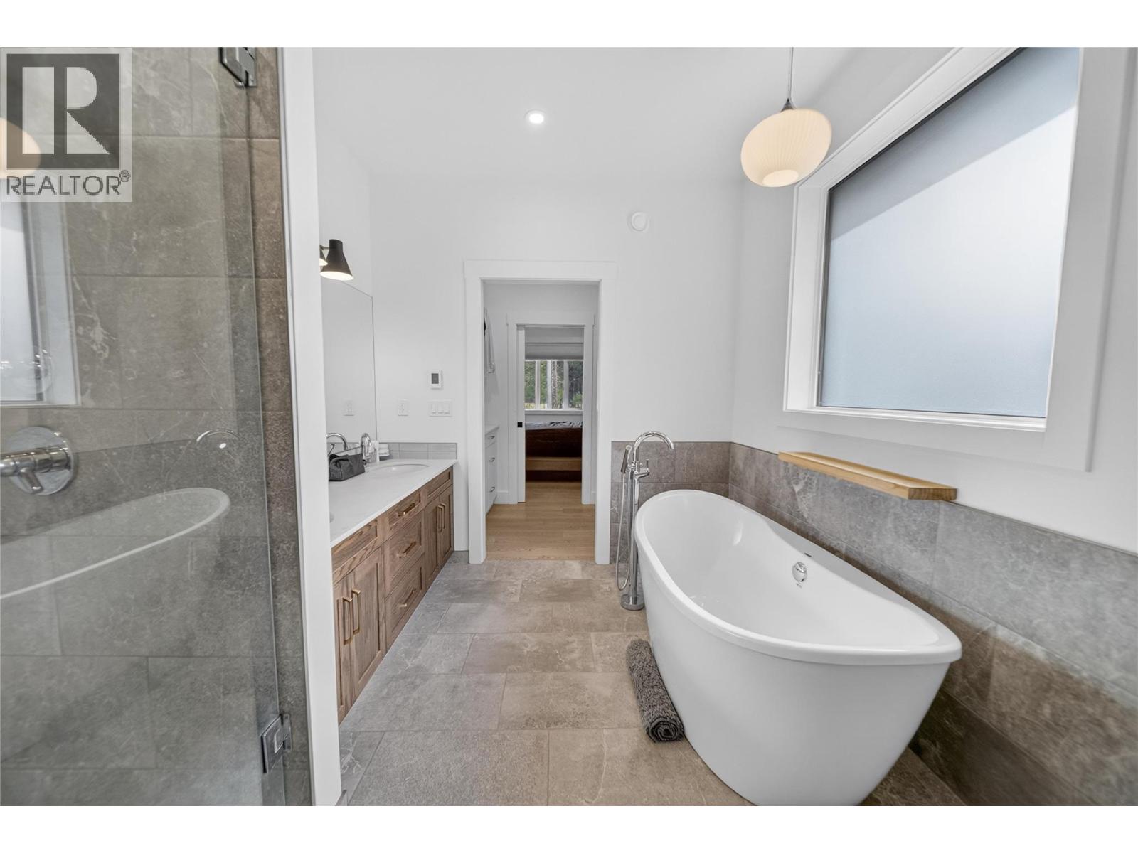 237 Shadow Mountain Boulevard, Cranbrook, British Columbia  V1C 0C6 - Photo 4 - 10384156