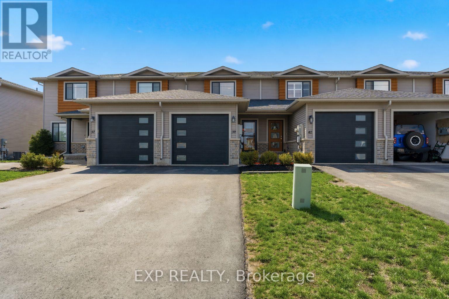 39 Ridgeway Place, Belleville (Belleville Ward), Ontario  K8P 5G3 - Photo 2 - X13038334