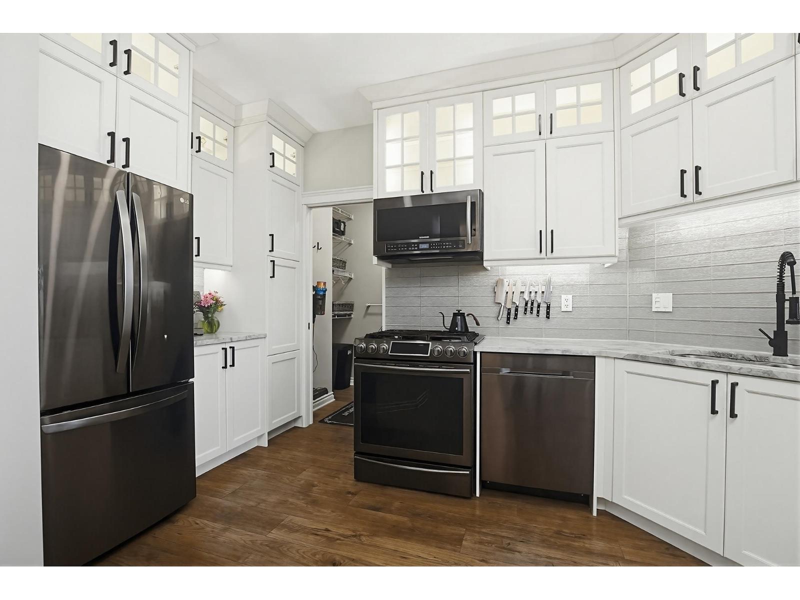 502 34101 Old Yale Road, Abbotsford, British Columbia  V2S 2K4 - Photo 2 - R3115313