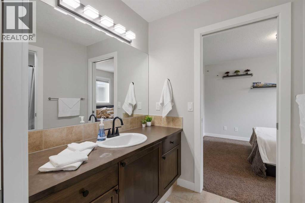 48 Heritage Green, Cochrane, Alberta  T4C 0L3 - Photo 25 - A2291764