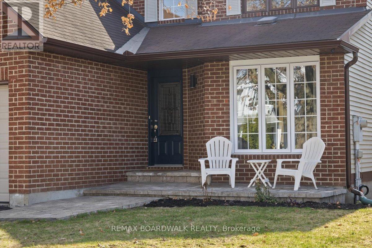 1715 Teakdale Avenue, Ottawa, Ontario  K1C 6M8 - Photo 3 - X13038298